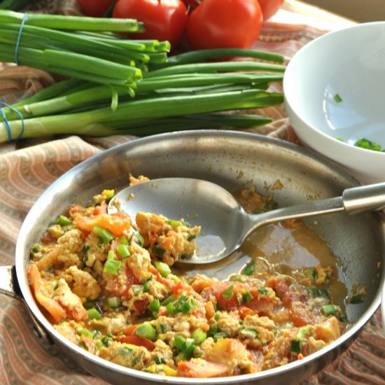 Scrambled eggs and Tomato