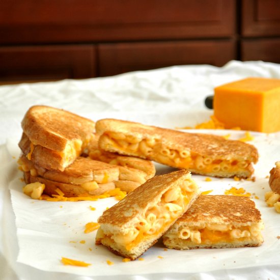 Grilled Mac & Cheese Sandwiches