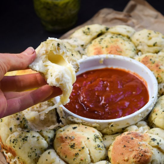 Mozzarella Pesto Monkey Bread