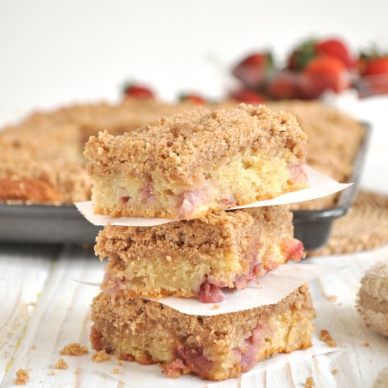 strawberry streusel coffee cake