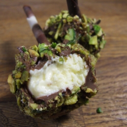 Rosewater and Pistachio heesecake Pop