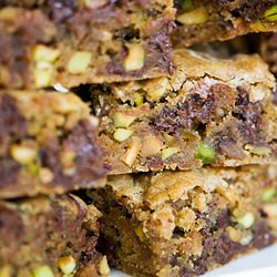 Pistachio Chocolate Chip Blondies