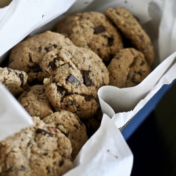 Oatmeal Almond Chocolate Chip Cookies