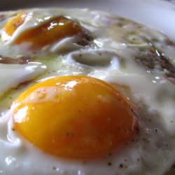 Fried Eggs with Red Onion…