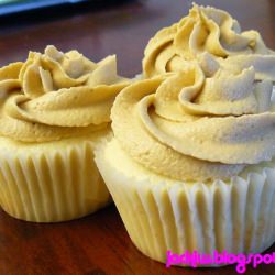 Peanut Butter and Jam Cupcakes