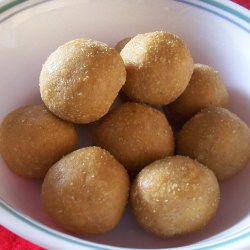 Daanedaar Besan Ke Laddoo