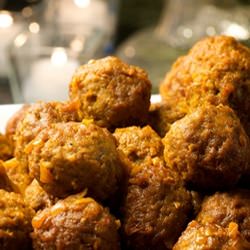 Meatballs in Saffron-Garlic Sauce