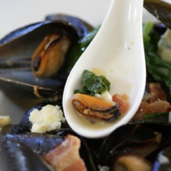 Mussels with Roquefort