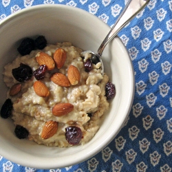 Oatmeal with Cherries and Almonds