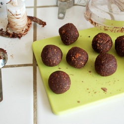 Raw Cinnamon Almond Truffles