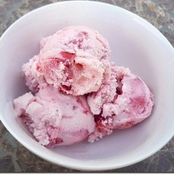 Homemade Strawberry Ice Cream