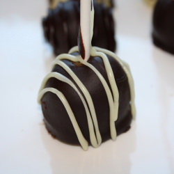 Chocolate-Covered Blondie Pops