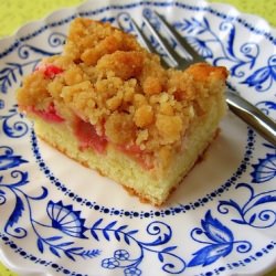 Rhubarb Crumb Bars