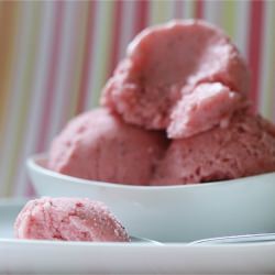 Fresh Strawberry Frozen Yogurt