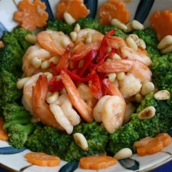 Prawns with Broccoli and Pine Nuts