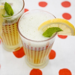 Frothy Mint Lemonade