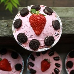 Picnic-Perfect Strawberry Oreo Pie