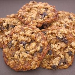 Chewy Oatmeal Raisin Cookies