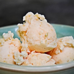 Homemade Peach Ice Cream