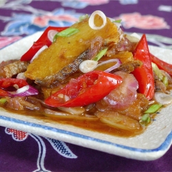 Fried Salted Fish in Tamarind Sauce