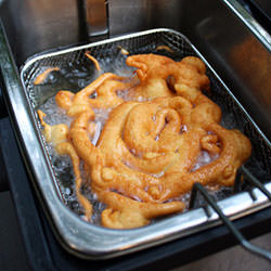 How To Make Funnel Cakes at Home