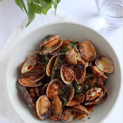 Clams with Thai Chili Paste