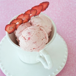 Fresh Strawberry Ice Cream