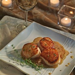 Pan Seared Scallops/Cider Glaze