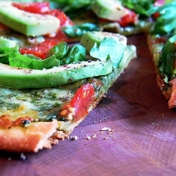 Avocado Tomato Basil Pizza