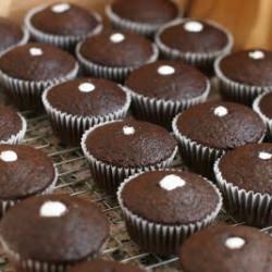 Filling Homemade Cupcakes