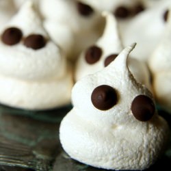 Mini Meringue Ghost Kisses