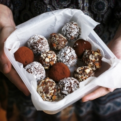 Seven Minute Choco-Almond Sweets