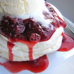 Meringue Chantilly with Berries