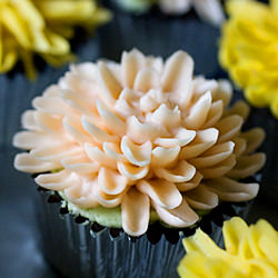 Chrysanthemum Cupcakes w/ Lemon Curd