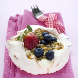 Vanilla & Ginger Pavlova + Giveaway