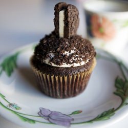 Vegan Cookies & Cream Cupcake