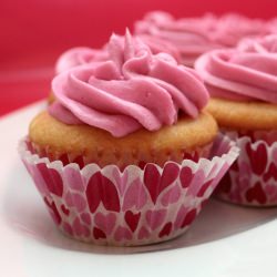 Cupcakes w/ Raspberry Buttercream