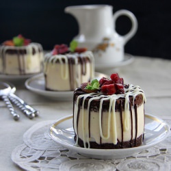 Chocolate Cakes with Almond Mousse