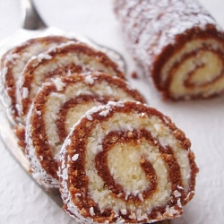 Roll with Hazelnuts and Coconut