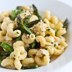 Pasta with Goat Cheese and Asparagus