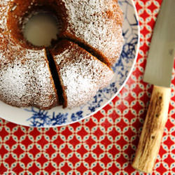 Golden and Moist Carrot Cake