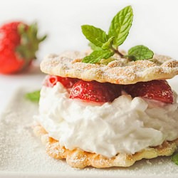 Biscuits with Cream and Strawberry