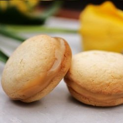 Tea Cookies with Caramel Filling