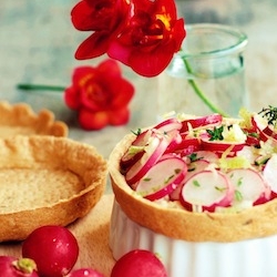 White Cheese Tartlets with Radish