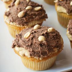 Snickers Cupcakes