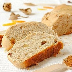 Braided Bread with Fruits and Spice