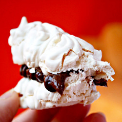 Meringues with Coffee Filling