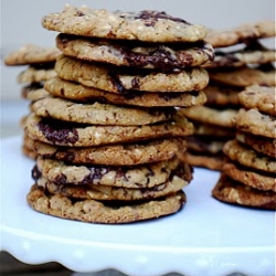 Cashew Chocolate Chip Crisps