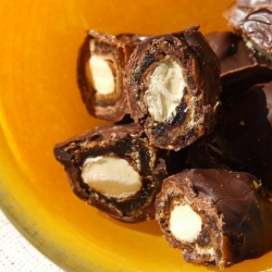 Dates with Chocolate and Almond