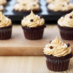 Peanut Butter Chocolate Cupcakes